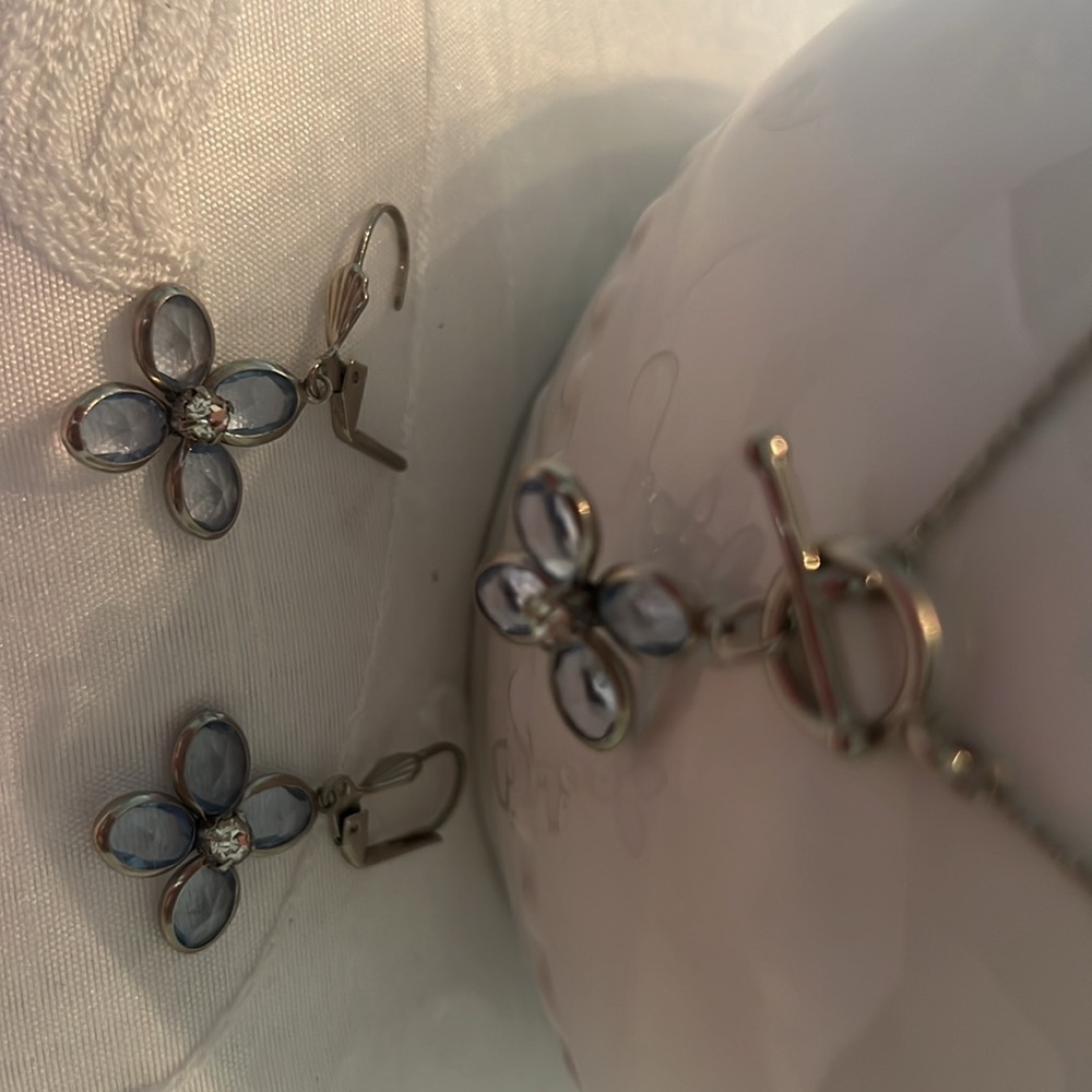 Vintage BLUE Crystal Flower Necklace Dangle and Pierced Earrings - Picture 9 of 9